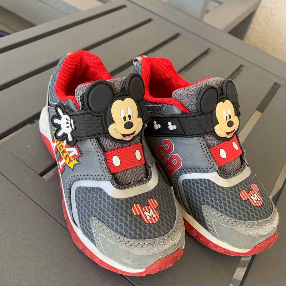 Disney Junior Mickey Mouse Light Up Shoes Size 10